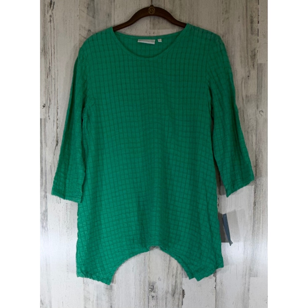 Lulu-B Top Size Small Green Textured Seersucker Asymmetrical Hem 3/4 Sleeve
